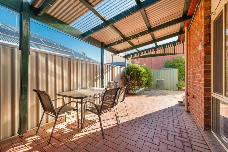 Photo - 19 Parkin Avenue, Caroline Springs VIC 3023 - Image 7