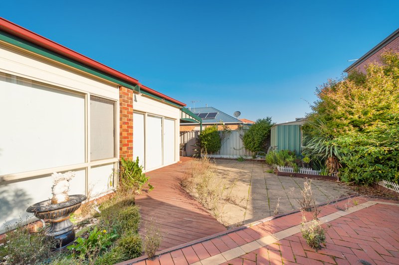 Photo - 19 Parkin Avenue, Caroline Springs VIC 3023 - Image 8