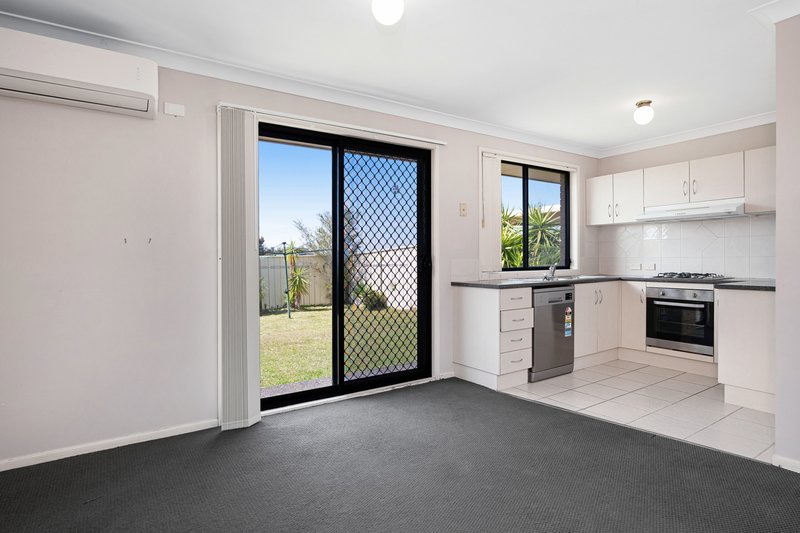 Photo - 19 Parkside Crescent, Thornton NSW 2322 - Image 3