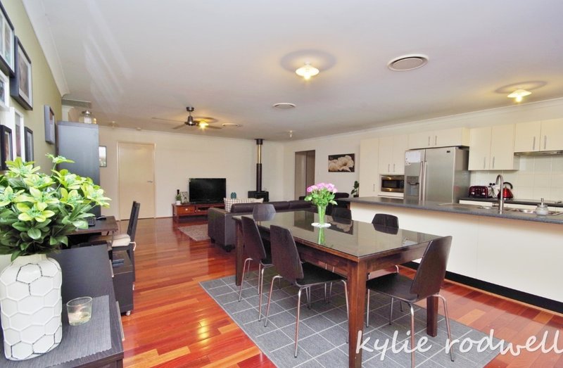 Photo - 19 Paxton Crt , Gleneagle QLD 4285 - Image 8