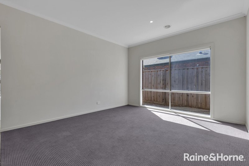 Photo - 19 Pembridge Avenue, Williams Landing VIC 3027 - Image 7