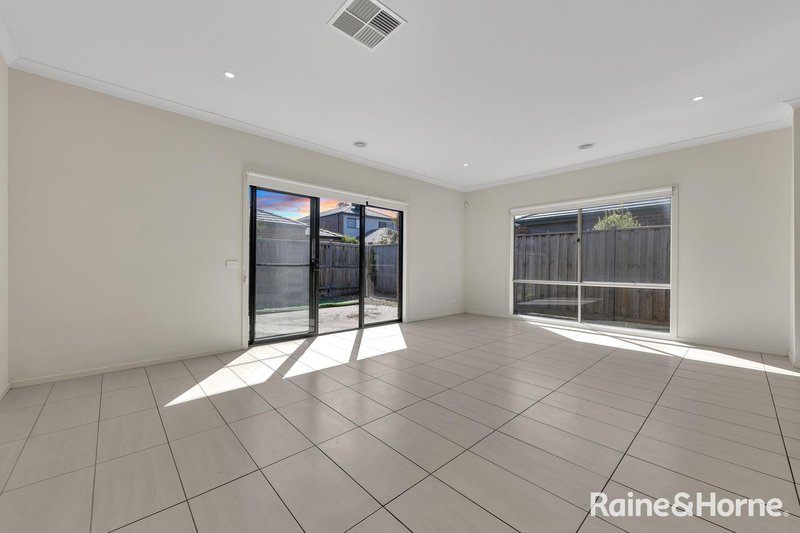 Photo - 19 Pembridge Avenue, Williams Landing VIC 3027 - Image 12