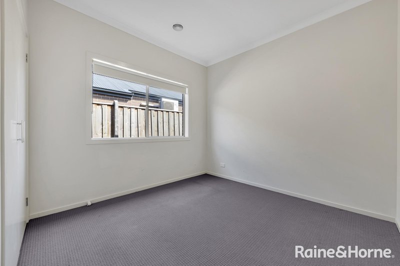 Photo - 19 Pembridge Avenue, Williams Landing VIC 3027 - Image 15