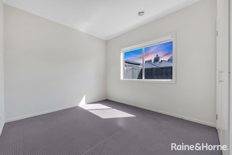 Photo - 19 Pembridge Avenue, Williams Landing VIC 3027 - Image 16