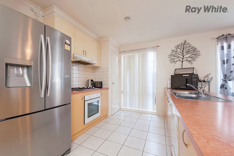 Photo - 19 Pendragon Crescent, Derrimut VIC 3030 - Image 6