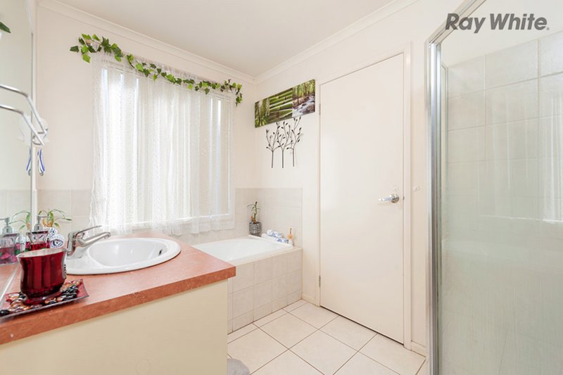 Photo - 19 Pendragon Crescent, Derrimut VIC 3030 - Image 7