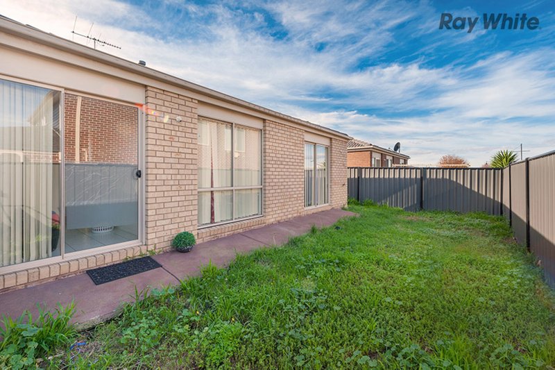 Photo - 19 Pendragon Crescent, Derrimut VIC 3030 - Image 8