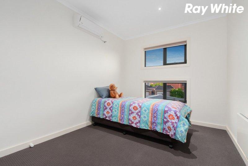 Photo - 19 Pendula Place, Pakenham VIC 3810 - Image 11