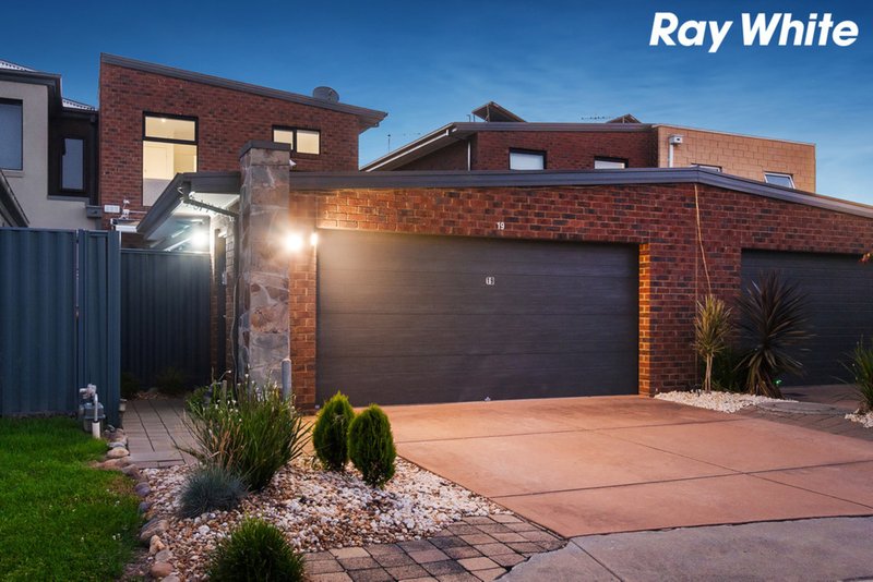 Photo - 19 Pendula Place, Pakenham VIC 3810 - Image 16