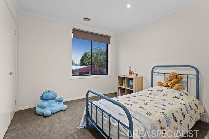 Photo - 19 Pepperbush Crescent, Langwarrin VIC 3910 - Image 15