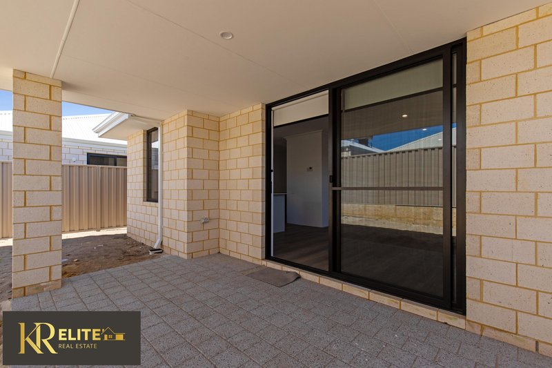 Photo - 19 Pepperbush Crescent, Piara Waters WA 6112 - Image 2