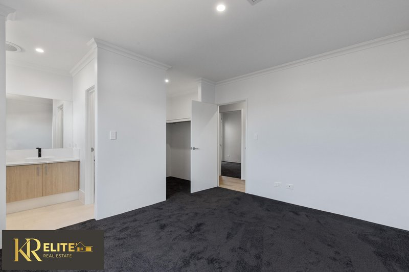 Photo - 19 Pepperbush Crescent, Piara Waters WA 6112 - Image 9