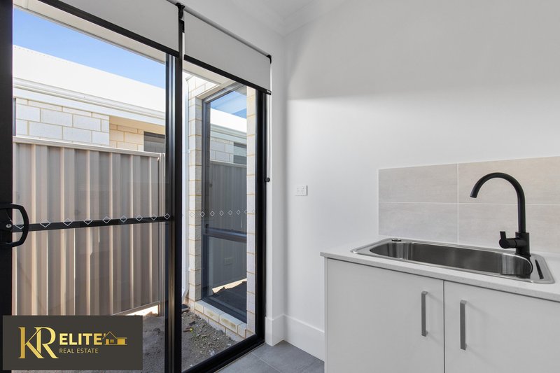 Photo - 19 Pepperbush Crescent, Piara Waters WA 6112 - Image 19