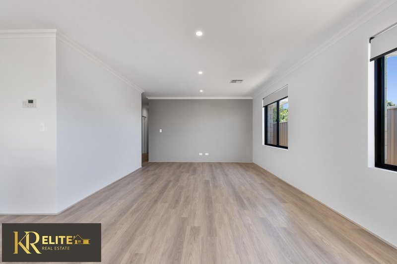 Photo - 19 Pepperbush Crescent, Piara Waters WA 6112 - Image 21