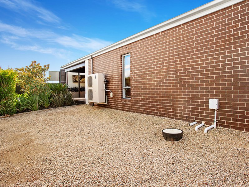 Photo - 19 Peppermint Grove, Taylors Hill VIC 3037 - Image 12