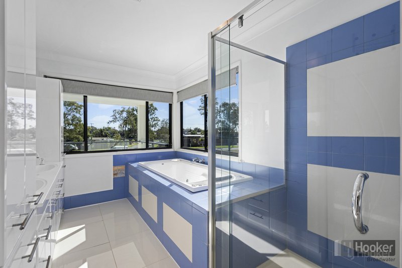 Photo - 19 Perry Place, Biggera Waters QLD 4216 - Image 9