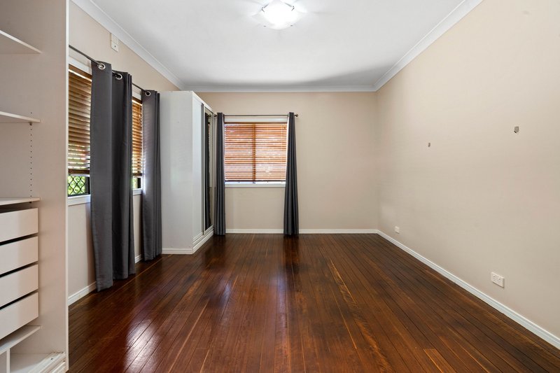 Photo - 19 Perry Street, Harlaxton QLD 4350 - Image 3
