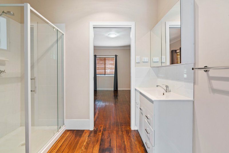 Photo - 19 Perry Street, Harlaxton QLD 4350 - Image 4