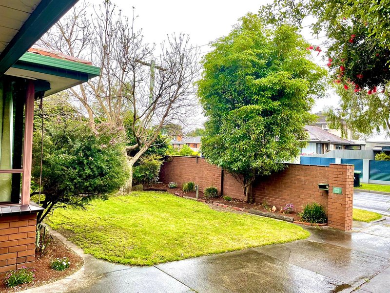 Photo - 19 Peters Drive, Cheltenham VIC 3192 - Image 8