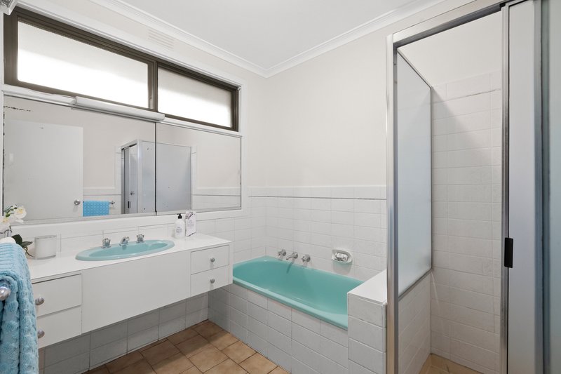 Photo - 19 Peters Drive, Cheltenham VIC 3192 - Image 15