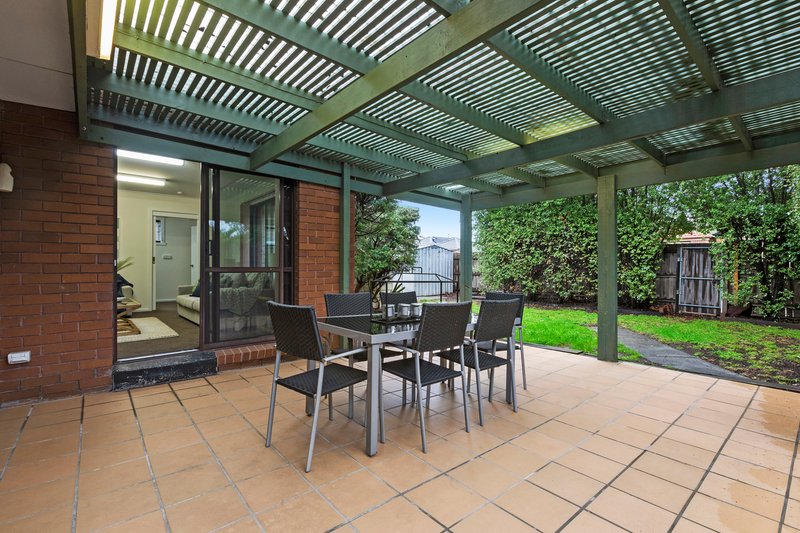 Photo - 19 Peters Drive, Cheltenham VIC 3192 - Image 16