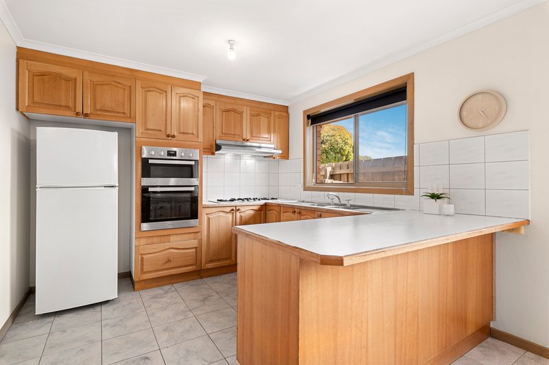 Photo - 19 Pickworth Drive, Mill Park VIC 3082 - Image 2