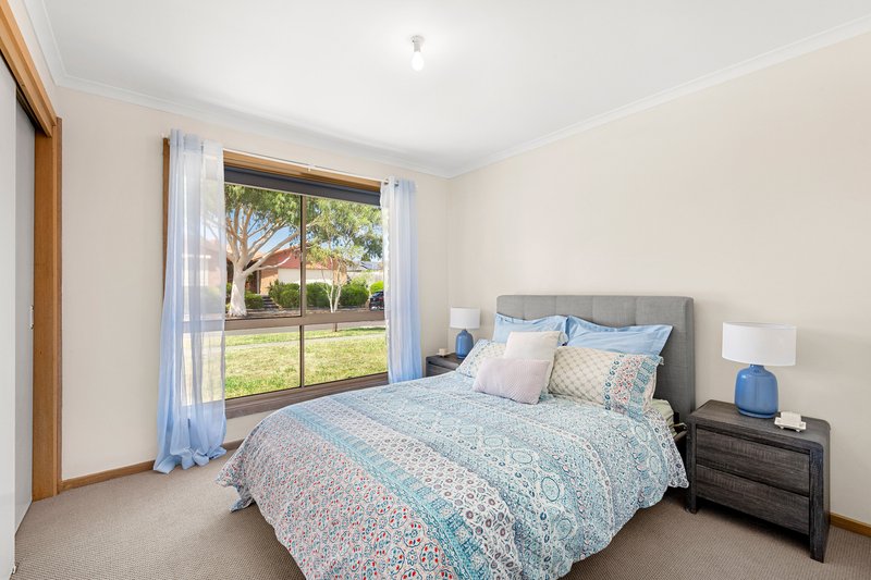 Photo - 19 Pickworth Drive, Mill Park VIC 3082 - Image 5