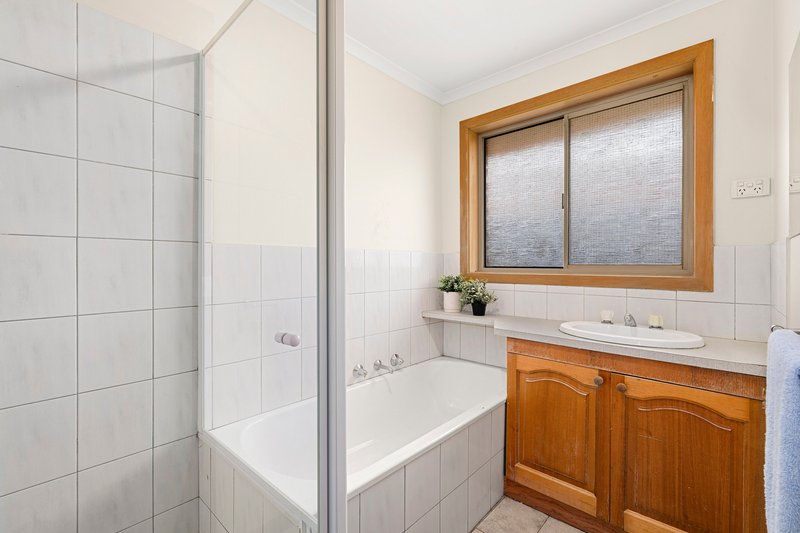 Photo - 19 Pickworth Drive, Mill Park VIC 3082 - Image 6