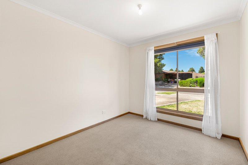 Photo - 19 Pickworth Drive, Mill Park VIC 3082 - Image 7