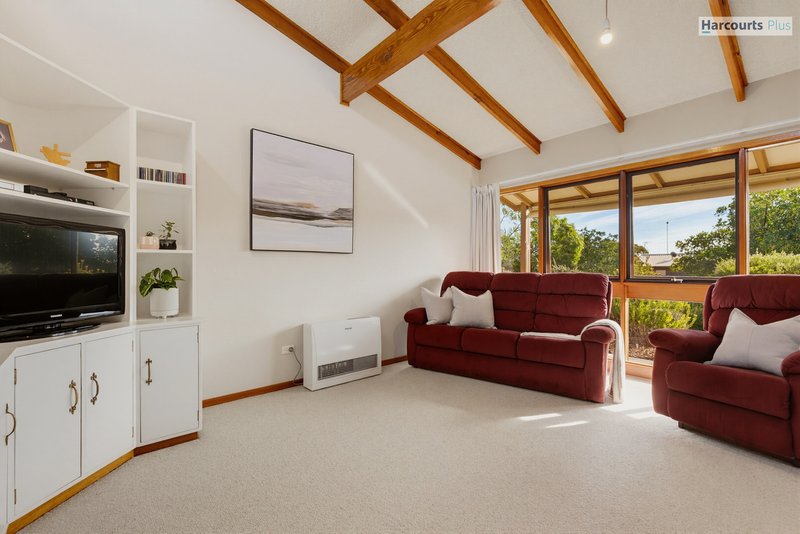 Photo - 19 Pindee Street, Hallett Cove SA 5158 - Image 2