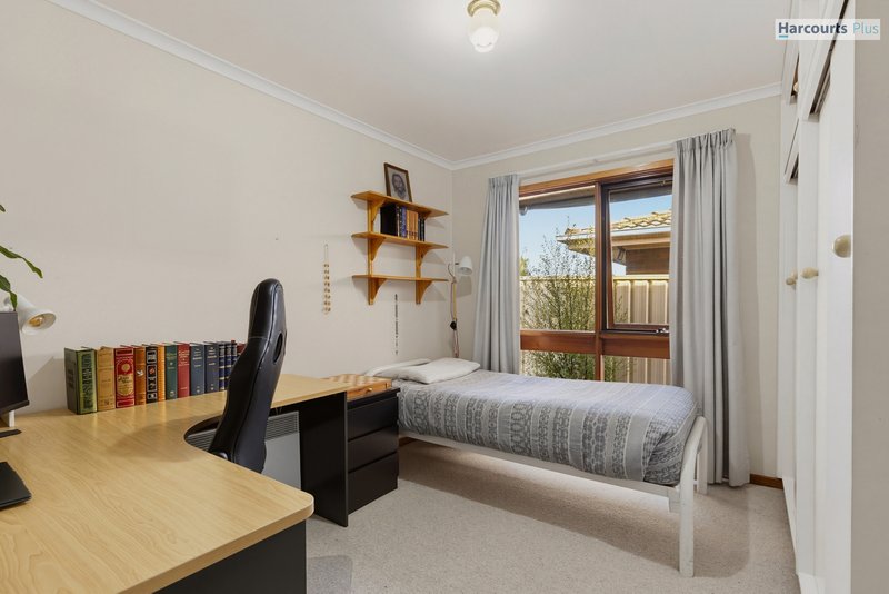 Photo - 19 Pindee Street, Hallett Cove SA 5158 - Image 8