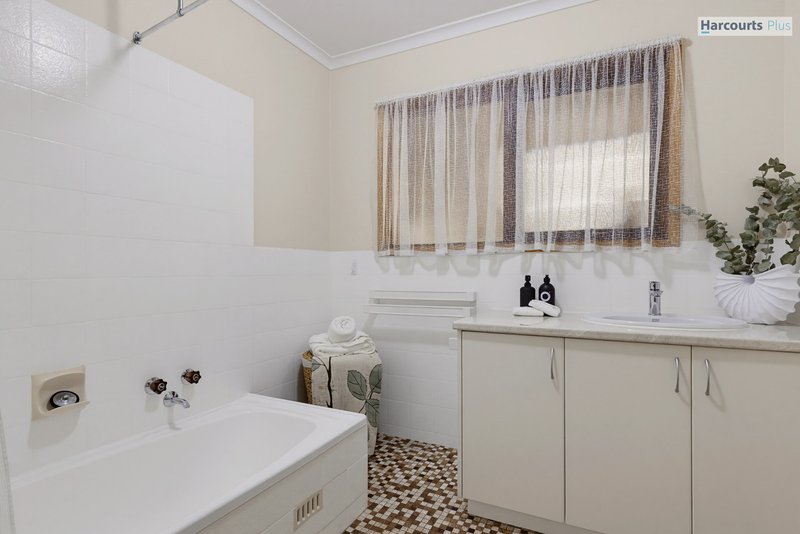 Photo - 19 Pindee Street, Hallett Cove SA 5158 - Image 11