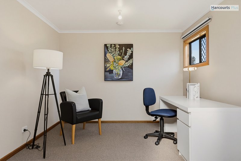 Photo - 19 Pindee Street, Hallett Cove SA 5158 - Image 13