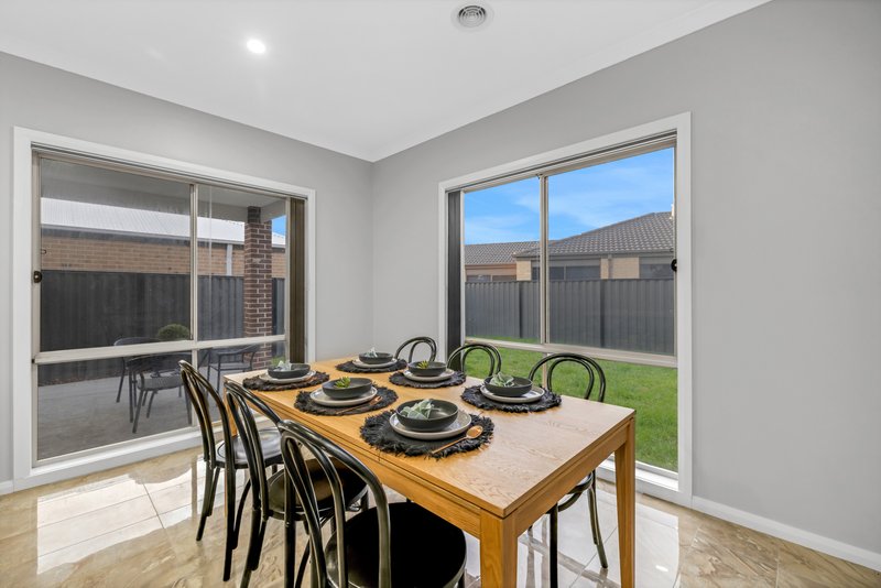 Photo - 19 Pinnacle Drive, Pakenham VIC 3810 - Image 7