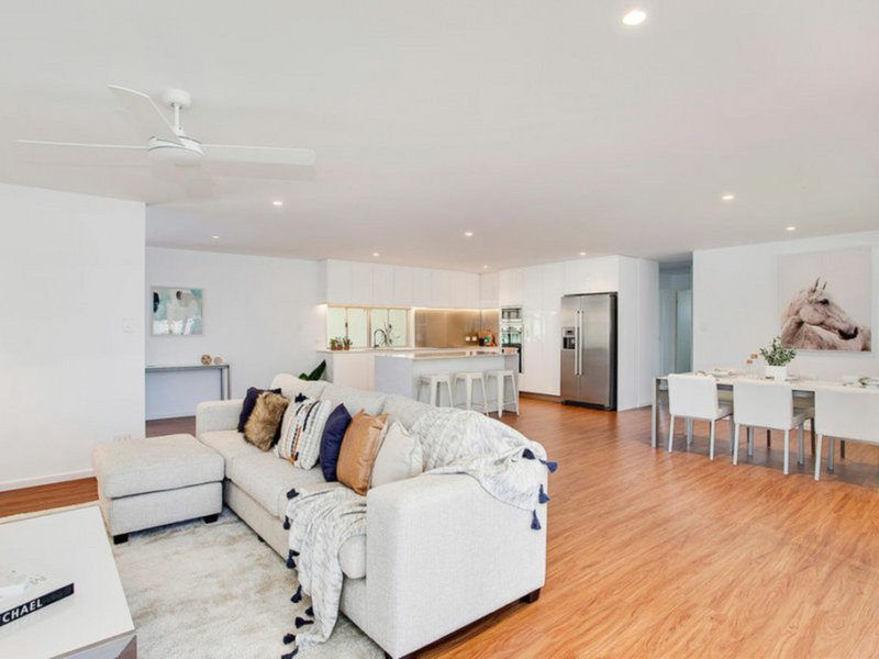 Photo - 19 Pitta Place, Burleigh Waters QLD 4220 - Image 7