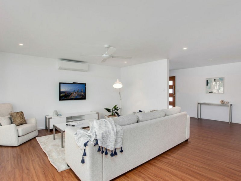 Photo - 19 Pitta Place, Burleigh Waters QLD 4220 - Image 8