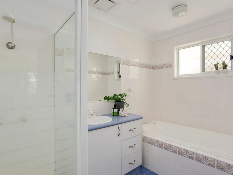 Photo - 19 Pitta Place, Burleigh Waters QLD 4220 - Image 15