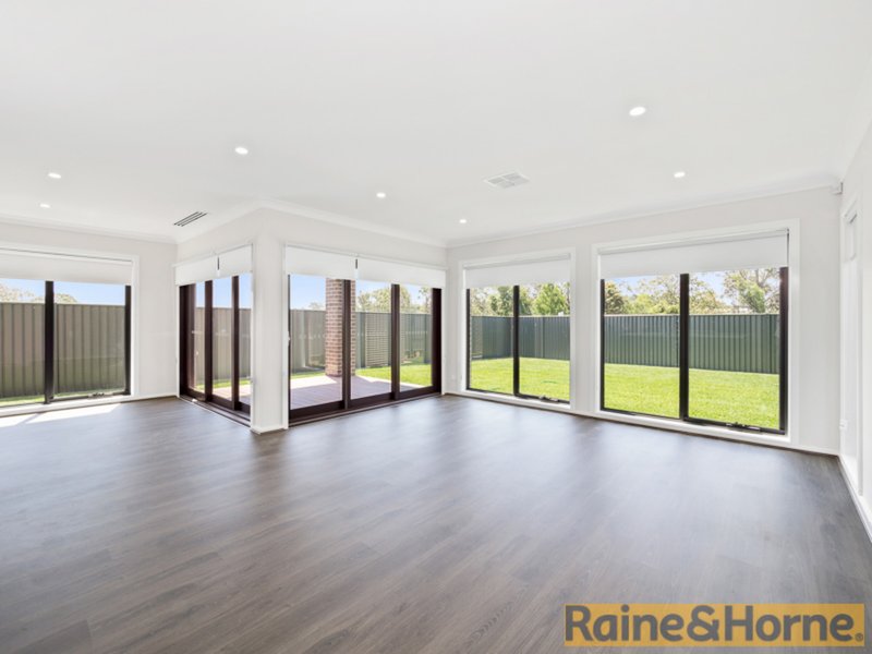 Photo - 19 Pleasance Street, Box Hill NSW 2765 - Image 4