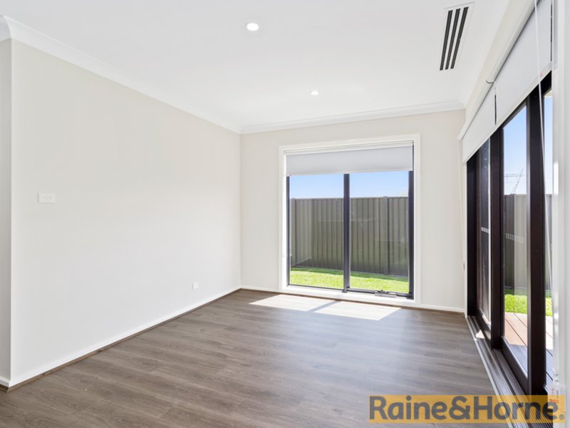 Photo - 19 Pleasance Street, Box Hill NSW 2765 - Image 6