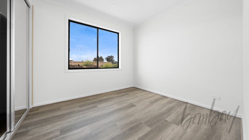 Photo - 19 Plunkett Street, Wollert VIC 3750 - Image 11