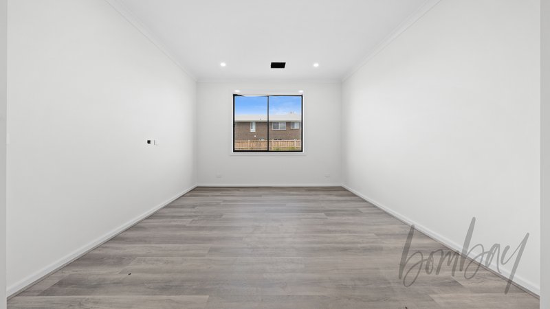 Photo - 19 Plunkett Street, Wollert VIC 3750 - Image 13