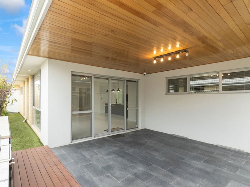 Photo - 19 Pomelaa Way, Clarkson WA 6030 - Image 2