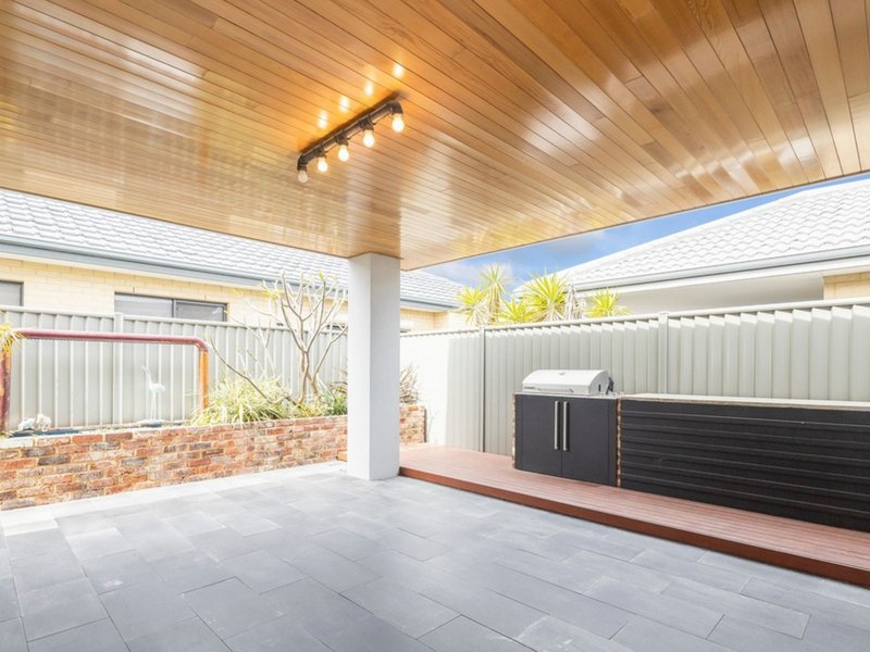 Photo - 19 Pomelaa Way, Clarkson WA 6030 - Image 3