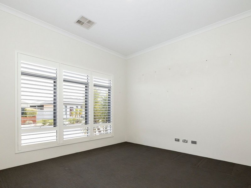 Photo - 19 Pomelaa Way, Clarkson WA 6030 - Image 4