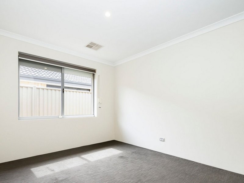 Photo - 19 Pomelaa Way, Clarkson WA 6030 - Image 5