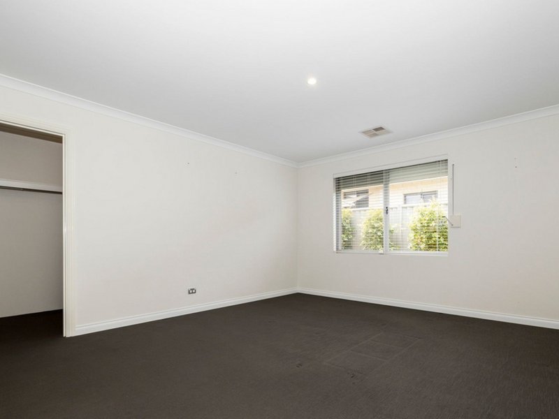 Photo - 19 Pomelaa Way, Clarkson WA 6030 - Image 6