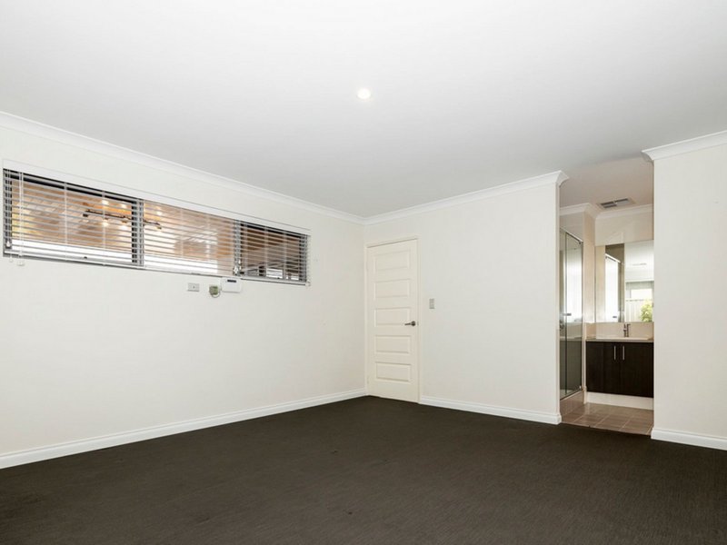 Photo - 19 Pomelaa Way, Clarkson WA 6030 - Image 7
