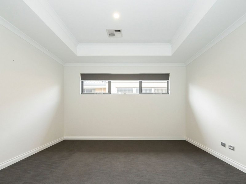 Photo - 19 Pomelaa Way, Clarkson WA 6030 - Image 10