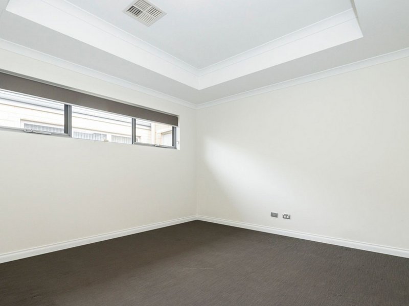 Photo - 19 Pomelaa Way, Clarkson WA 6030 - Image 11