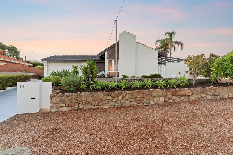 Photo - 19 Porteous Road, Sorrento WA 6020 - Image 2